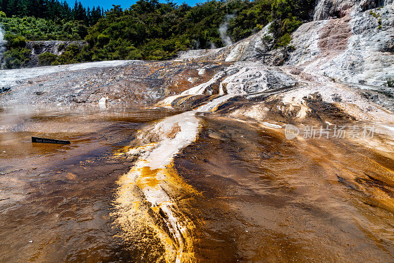 翡翠梯田，Orakei Korako地热公园和洞穴，隐藏山谷，新西兰陶波